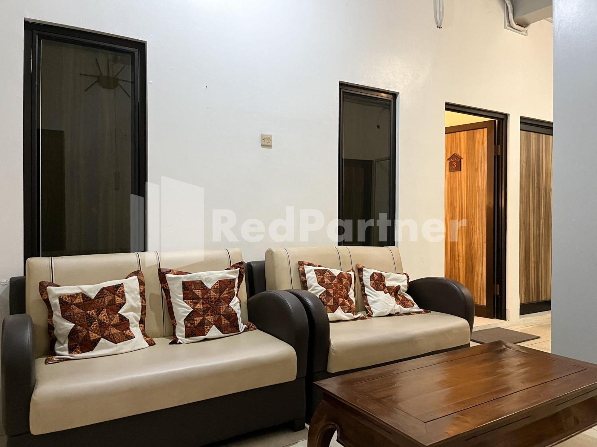 D Palma Near Lokananta Manahan Mitra Reddoorz Solo المظهر الخارجي الصورة