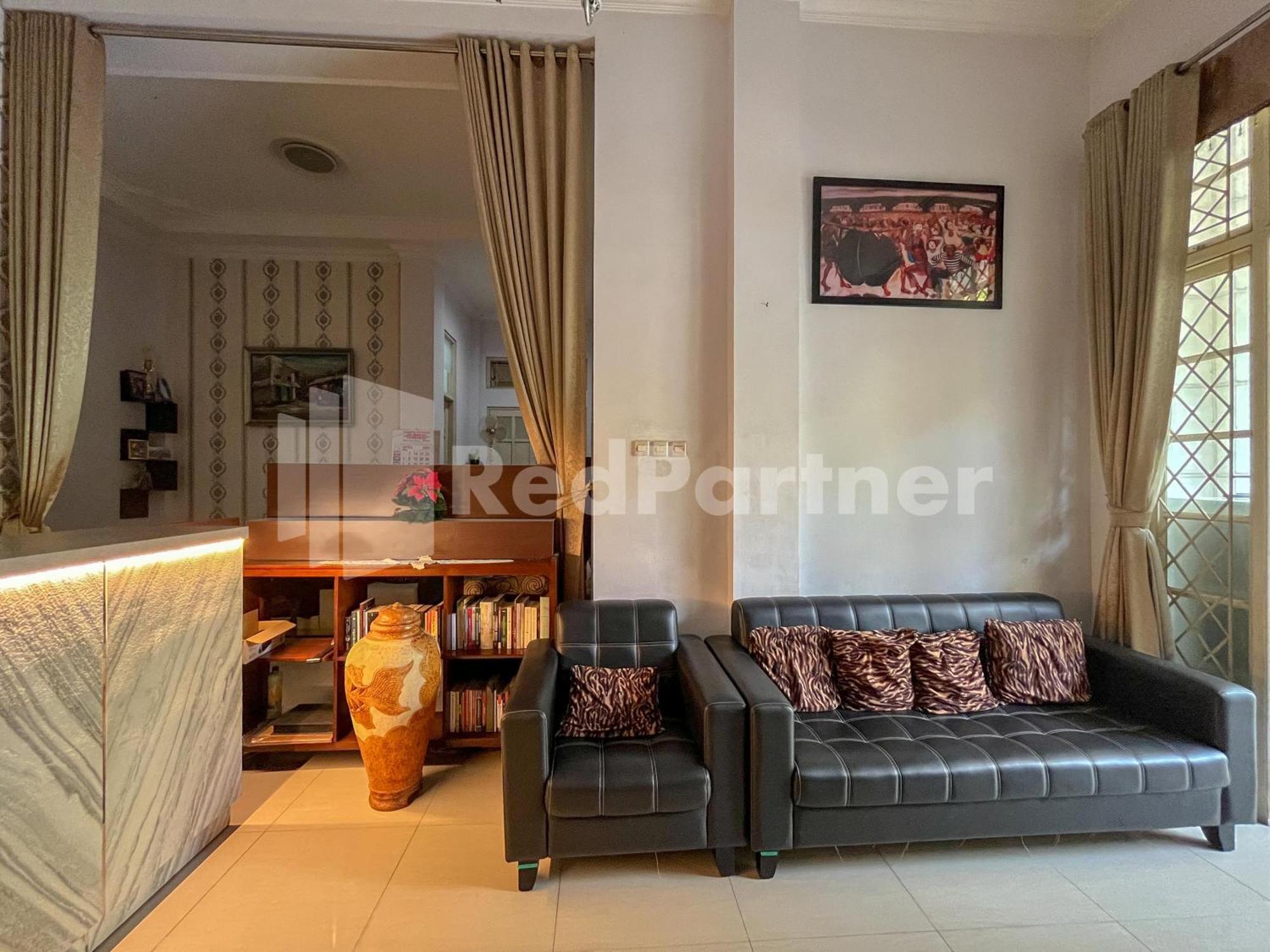 D Palma Near Lokananta Manahan Mitra Reddoorz Solo المظهر الخارجي الصورة